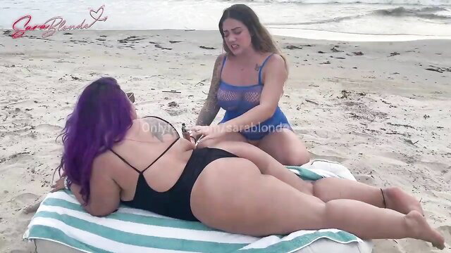 Sara Blonde & Maggie Queen: Curvy Latina massage on Cartagena beach