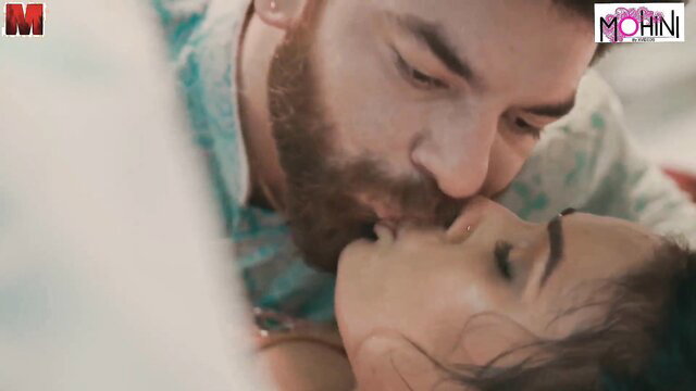 Mohinilaxmi passionately kissed by bearded Mohinibob in hot hookup