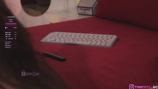 Taanni_bc big boobs amateur on red table with keyboard