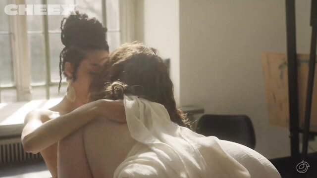 Bunny Harper embraces nude Puck Ellington in steamy lesbian art scene