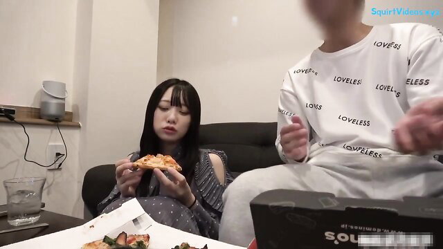 Akihara eating pizza with a man