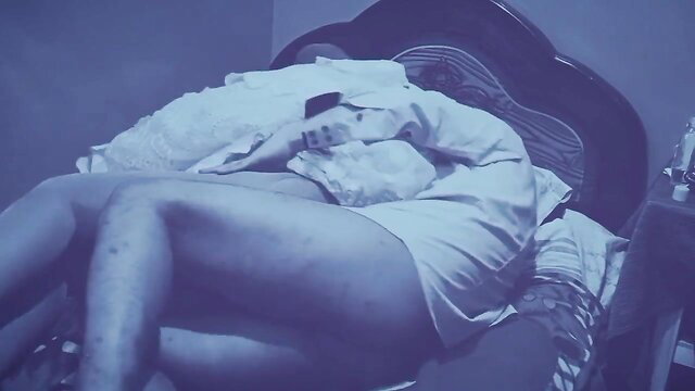 Miprimermillon sumisa dócil en cama, desnuda y lista para obedecer