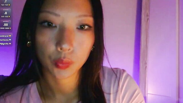 Vivianwinters Chaturbate live closeup pouty lips small tits