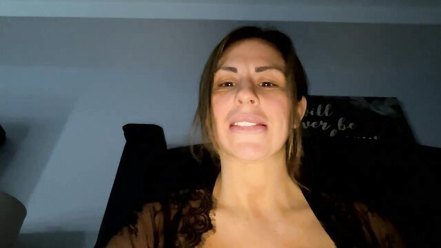Olyviabosse69 in sexy lace lingerie, smiling closeup on Chaturbate