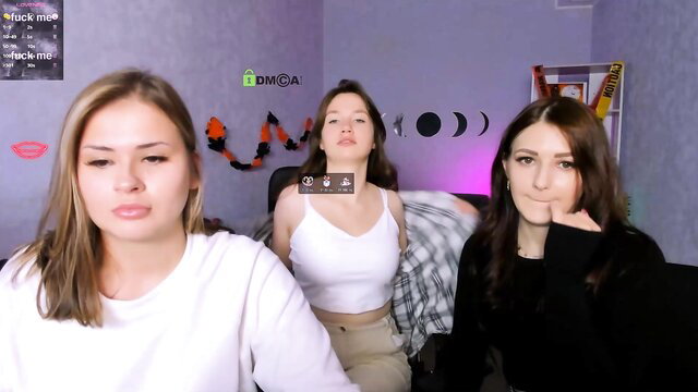 Helli_belli shy teen bigboobs Chaturbate threesome in white crop top