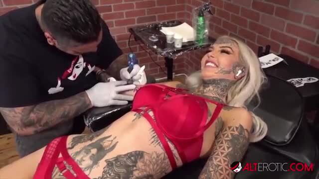 Amber Luke in red lingerie gets tattooed on tits by artist