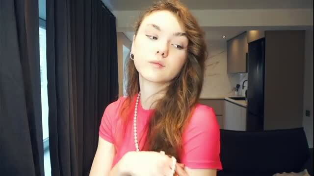 rosysfatcu Chaturbate model in pink top with pearl necklace