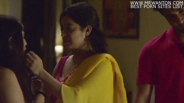 Nagma Akhtar hot saree tease scenes from Fareb webseries