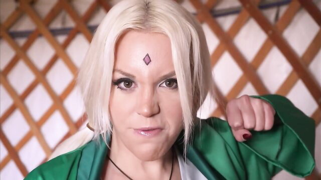 Blondie Fesser as Tsunade cosplay, fierce blonde in green kimono