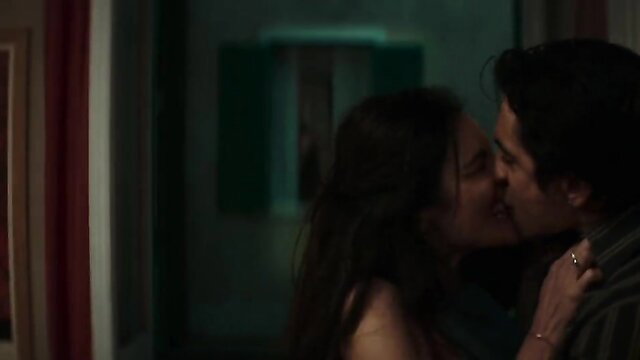 Maria Chiara Giannetta kissing hunks passionately in Close to Me (2025) sex scene