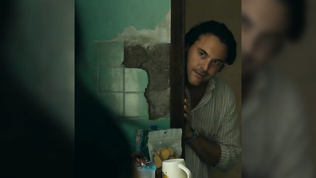 Joaquin Phoenix peeking in Expats s01e01 nude scene with Ji-young Yoo