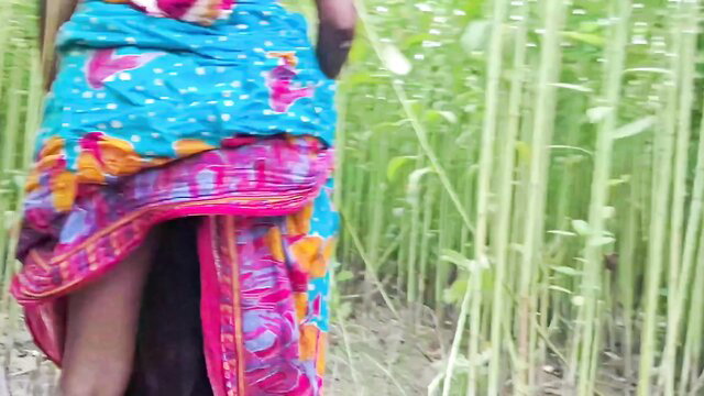 Desixxxsarita in colorful saree flashing upskirt in field