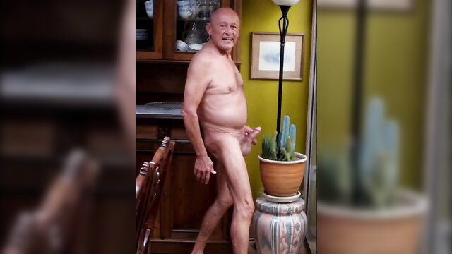 Nude amateur dad with Spanish eyes posing naked by cactus