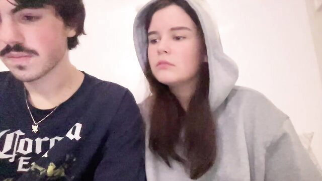 Petite MILF in hoodie with bearded guy relaxing on Chaturbate
