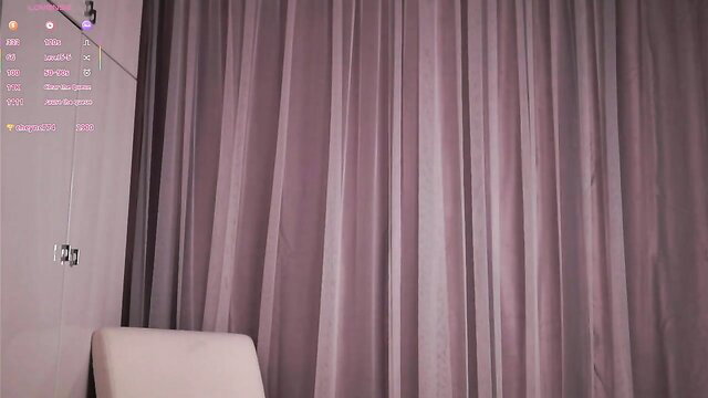 Mystery naked girl in pink bedroom on pazrapacki December 6 webcam show