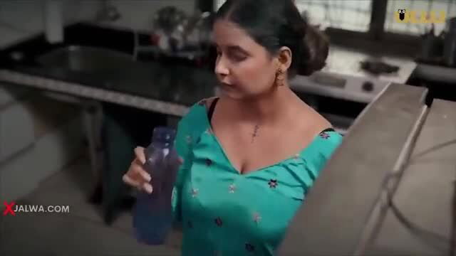 Resmi R Nair in green plunging top holding bottle, hot Dur Ke Rishte S5