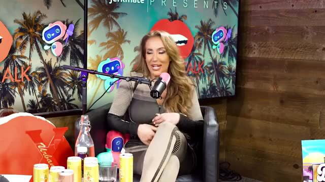 Richelle Ryan on podcast in tight pants, teaching orgasms
