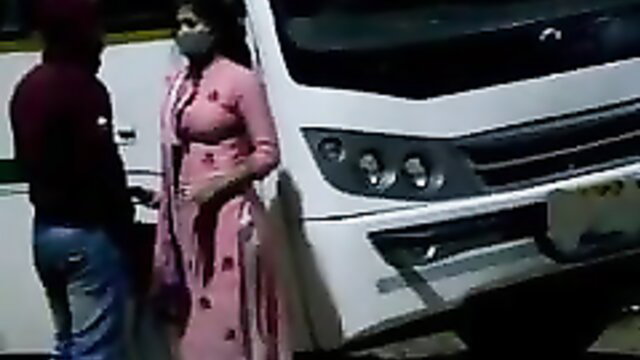 Sexy Bangla babe in tight pink saree chats with man by bus