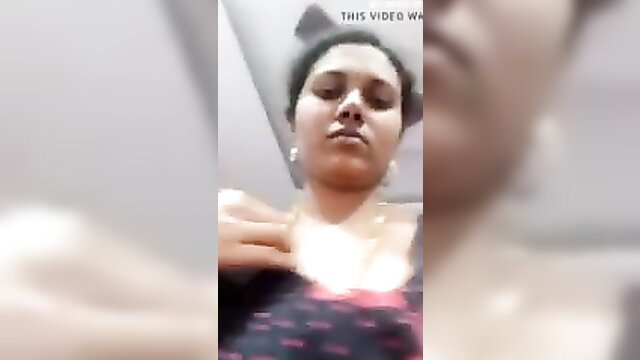 Coimbatore Tamil married wife shows big boobs closeup