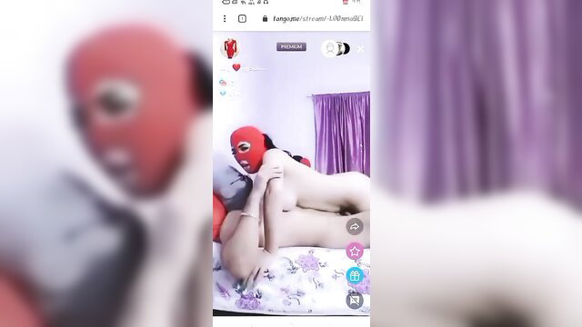 Tango Rnia threesome masked woman nude on bed private video