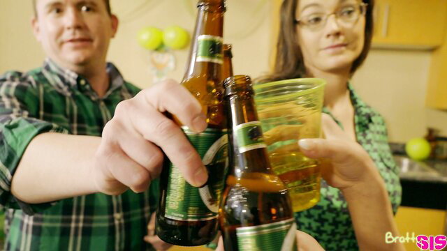 Piper Perri & Jericha Jem cheers beers in kitchen - Piper Perri sex