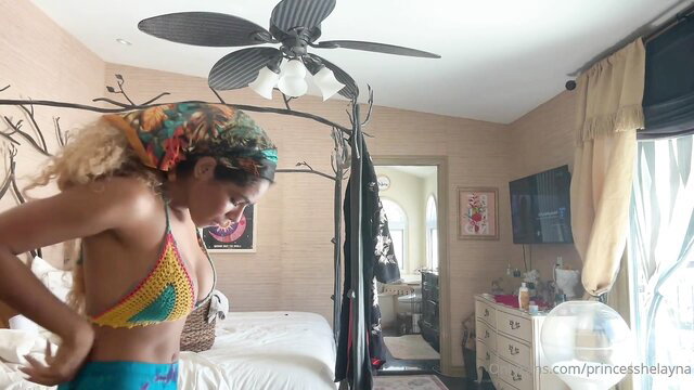 Princess Helayna's big tits in crochet bikini, teasing sideboob