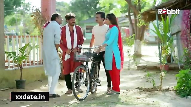 Indian SASUR fucks lonely bahu outdoors with friends watching