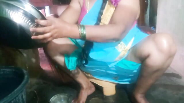 Indian sexy aunty squatting in saree exposing pussy while cleaning plates