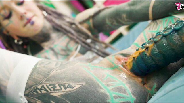 Anuskatzz tattooed beauty takes deep anal toy penetration