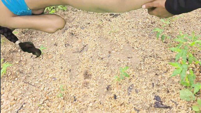 Desi lady wrings cock with pussy in outdoor humping sex