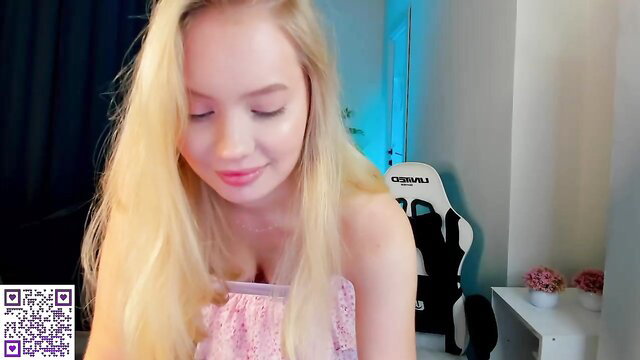 melanie_ryer shy 18yo blonde cutie in pink top on cam
