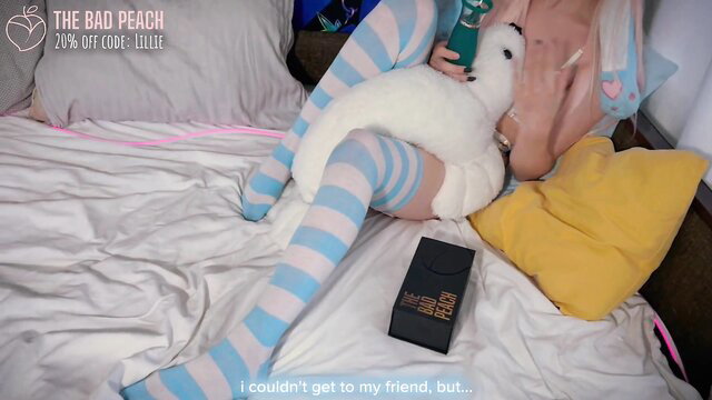 Bad Peach cosplay stepsis in striped stockings hugs teddy bear on bed