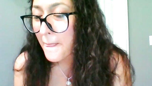 Goddessxxrosexx ebony queen in glasses, smiling seductively
