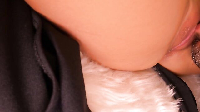 Cleopatra closeup lips on cock, teasing creampie urge in HD