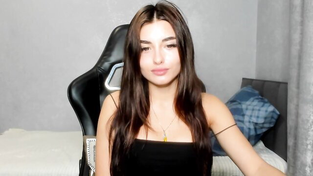 Molly_ww shy 18yo girl next door in tight black top webcam tease
