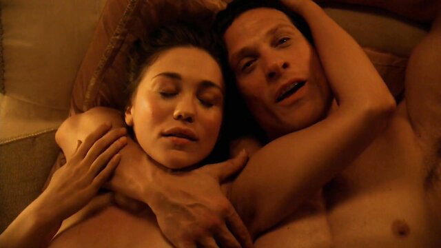 Jenna Lind nude embrace with ripped hunk in Spartacus S03E04