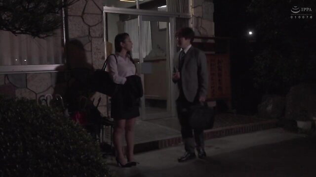 Asian female boss in tight skirt and blouse talks to suited man at night in JAV MOND-202