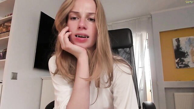 magic_couple13 blonde amateur closeup face fingers pussy tease