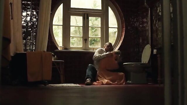 Antonia Desplat, Elektra Jansson-Kilbey sexy nude tits in Shantaram s01e01-03