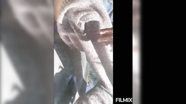Threesome closeup: woman deepthroating cock while fucked from behind