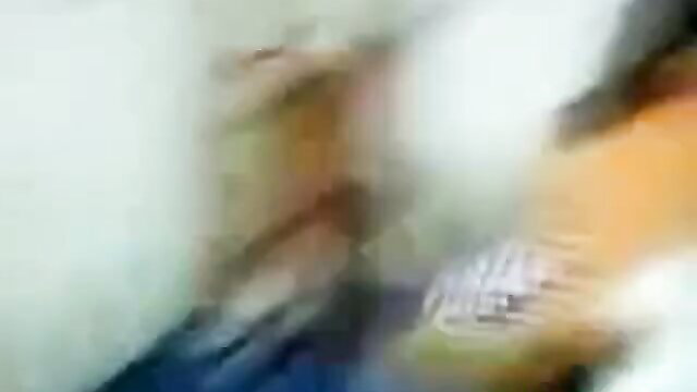Blurry big-titted Indonesian babe exposing tits in Skandal Surakarta