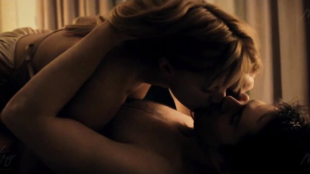 Nadia Tereszkiewicz topless cowgirl kiss in Deux pianos (2025)