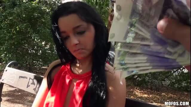 Daphne Klyde surprised by cash offer in public park pickup scene