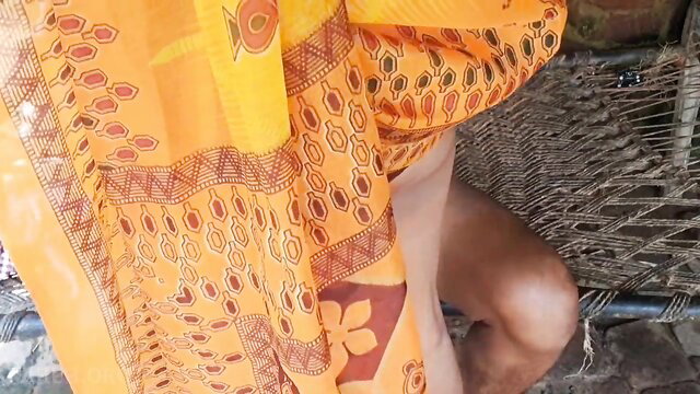 Desi Bhabhi in yellow saree exposing big boobs on hammock