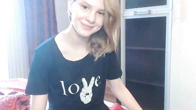 18yo high school teen blonde in love peace tee webcam striptease smile