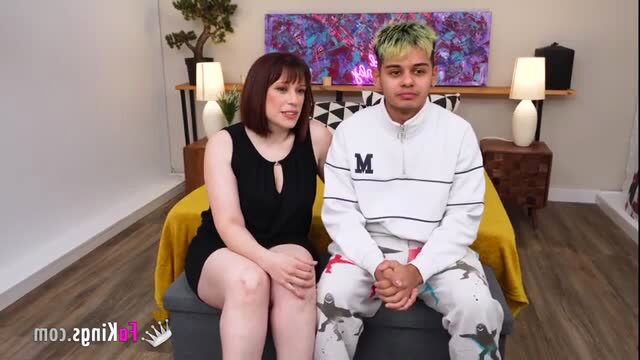 Lucia Bianco MILF teaches young green-haired guy in tight dress