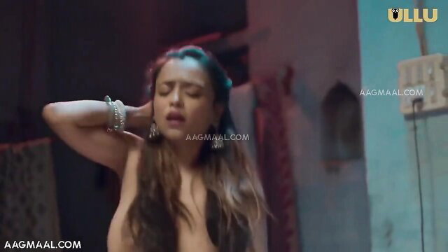 Indian MILF Imli nude tease with bangles, long hair in Ullu hot scene