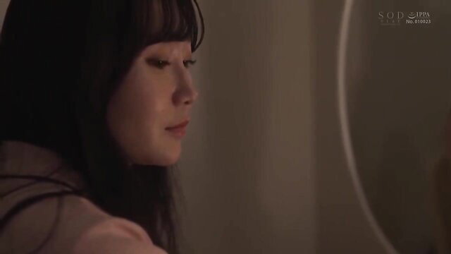 Takara Anchorui JAV aunt looks seductive in mirror, bangs, nude