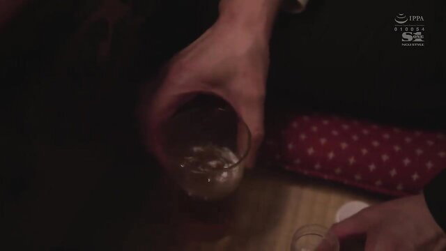 Suzu Aiho G-cup JAV new employee poured drink by boss, business trip tease