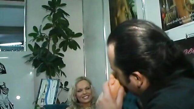 Italian blonde gets feet worshipped by fan in BDSM scene